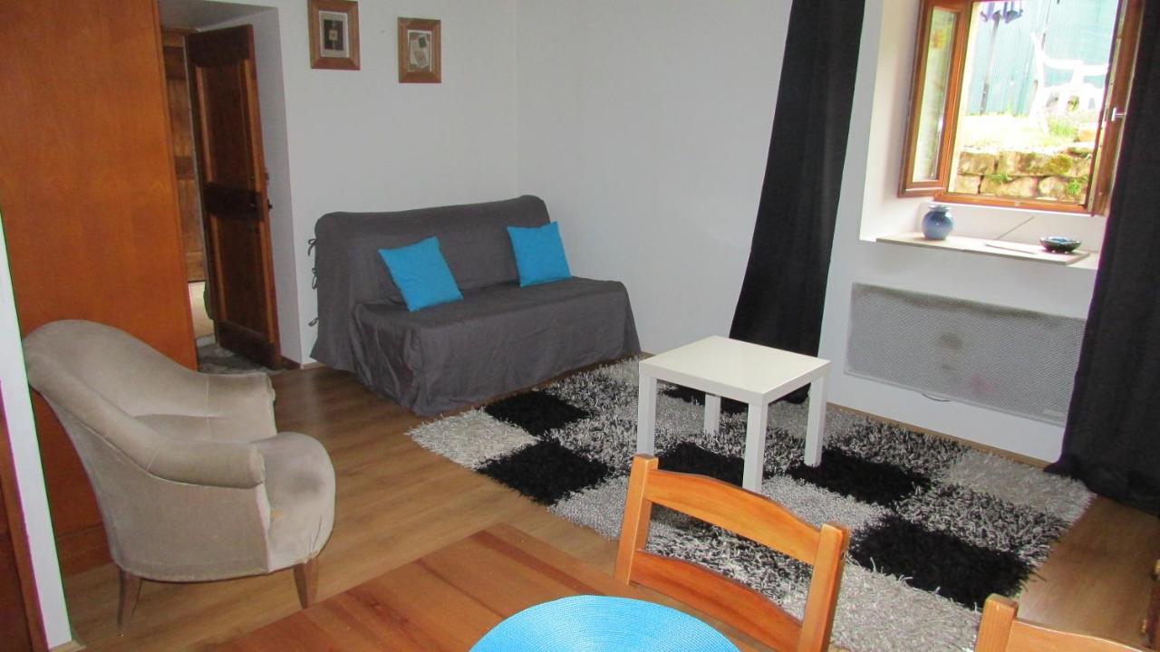 Studio Meuble Dans Maison De Village Balsieges Luaran gambar
