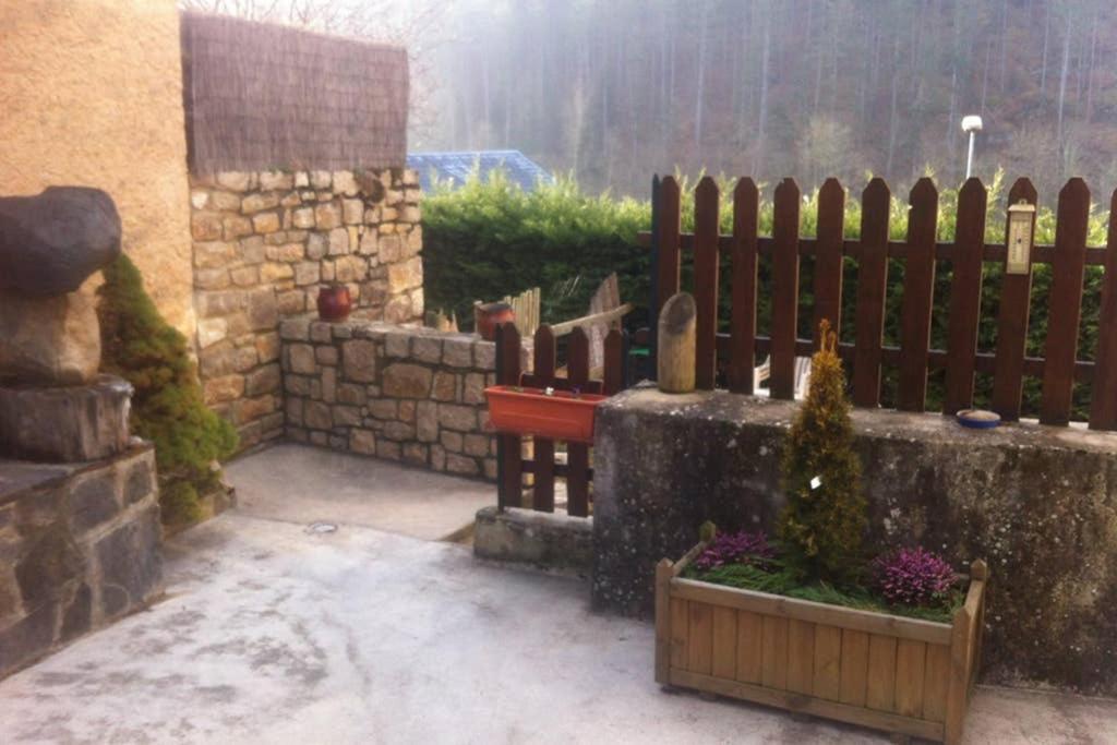 Studio Meuble Dans Maison De Village Balsieges Luaran gambar