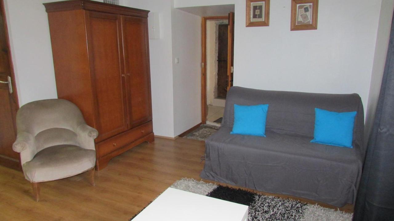 Studio Meuble Dans Maison De Village Balsieges Luaran gambar