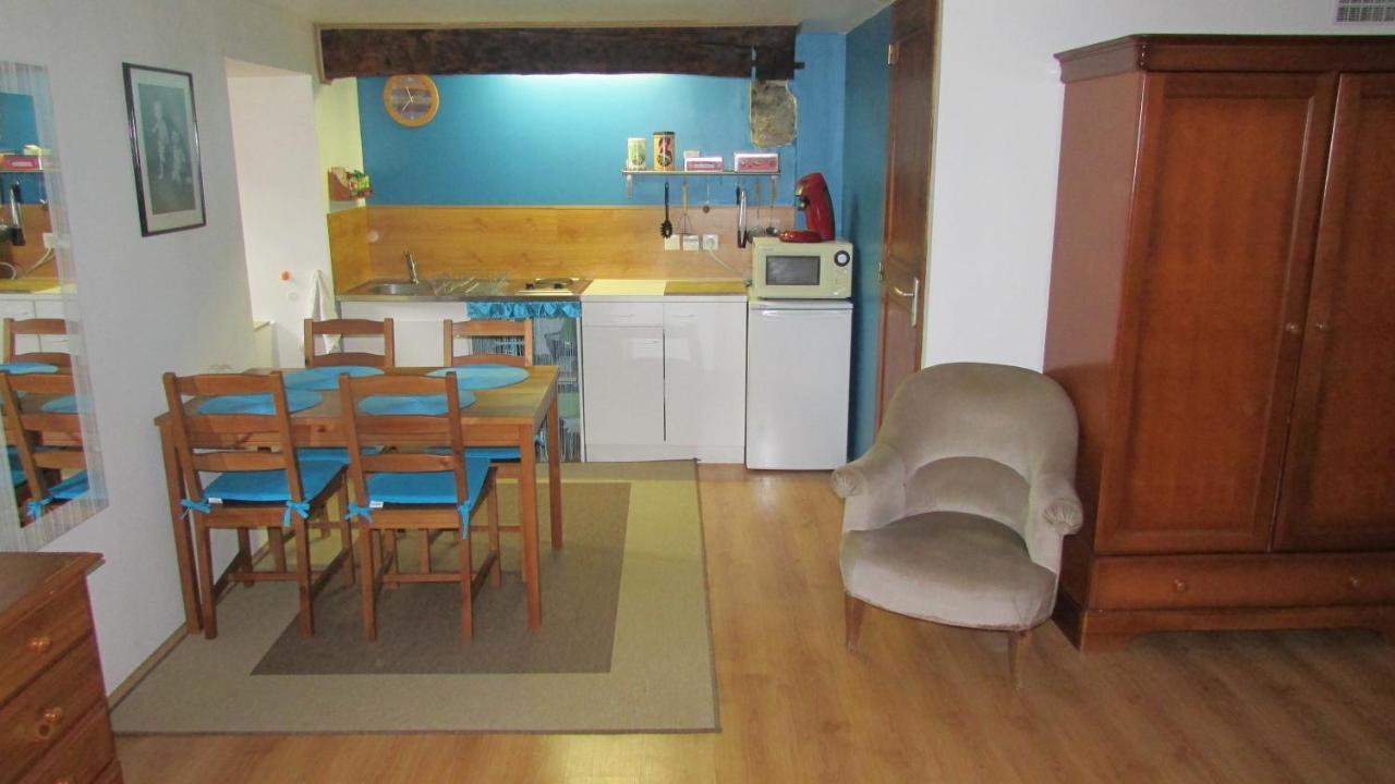 Studio Meuble Dans Maison De Village Balsieges Luaran gambar